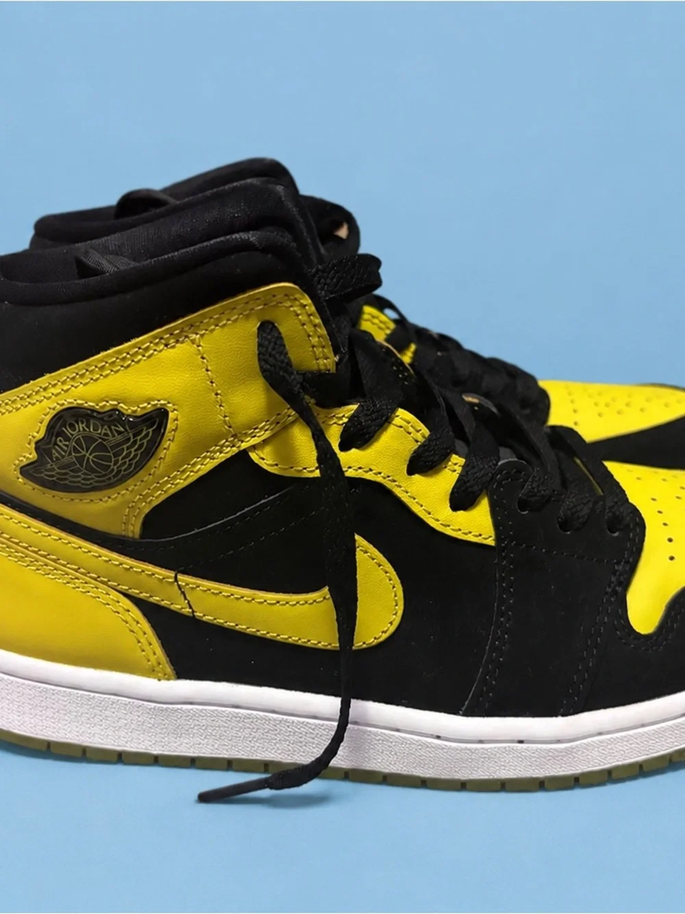 Nike Air Jordan 1 Mid SE New Love Black Yellow Men’s Size 8 discounted